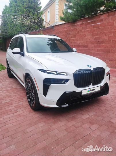BMW X7 3.0 AT, 2022, 500 км