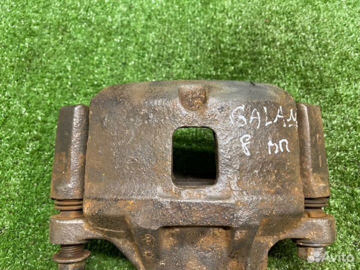 Суппорт тормозной передний правый Mitsubishi