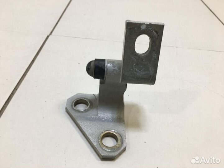 Петля двери передней правой верхняя Volkswagen Pas