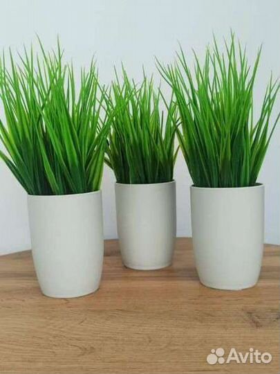 Искусственные растения в горшках