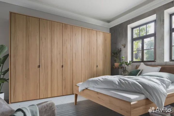 Шкаф распашной из массива дерева на заказ