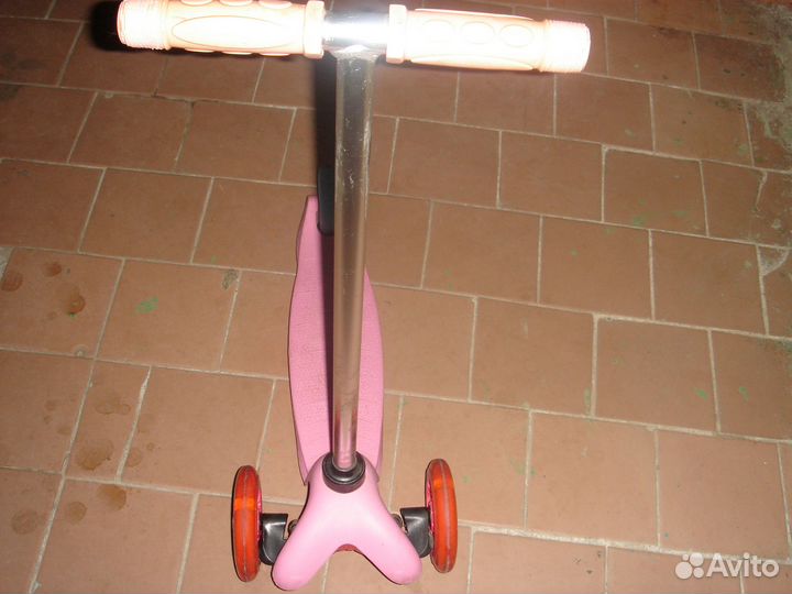 Трех колесный детский самокат