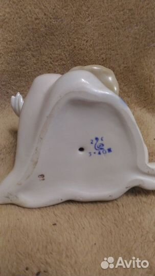 Фарфоровая статуэтка 