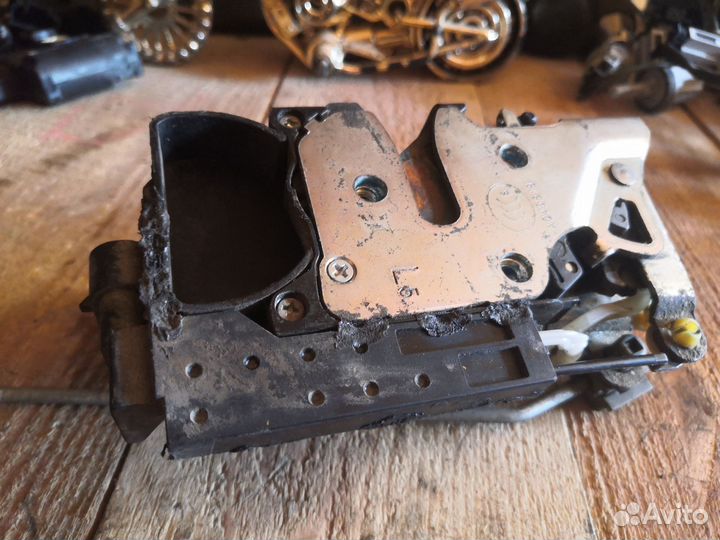 Замок передней левой двери Chevrolet Aveo T250