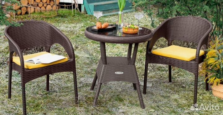 Комплект дачной пластиковой мебели