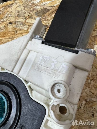 Моторчик стеклоподъемника передний правый Audi A5