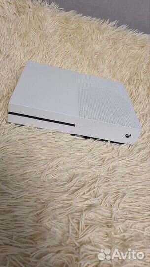 Xbox one s 1tb с игрой