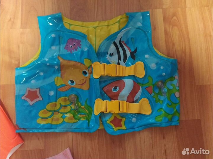 Жилеты, нарукавники, акватапки