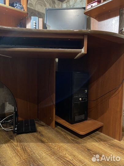 Компьютерный стол