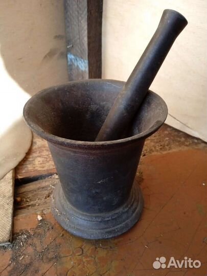Старинная чугунная ступка с пестиком. 19-20вв