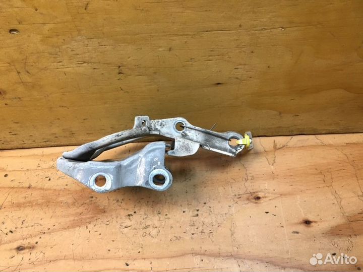 Петля капота toyota mark II