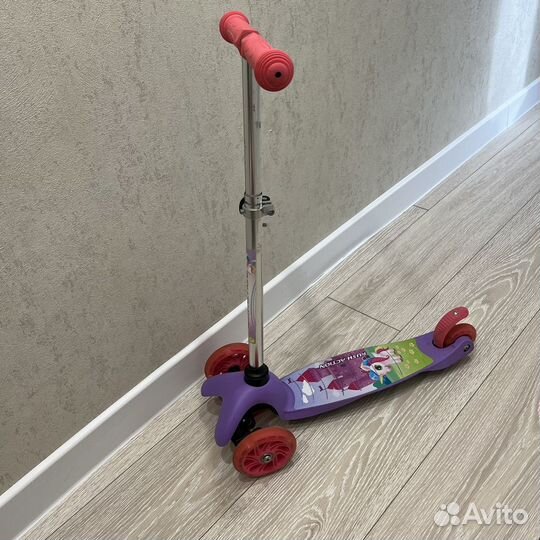 Самокат трехколесный