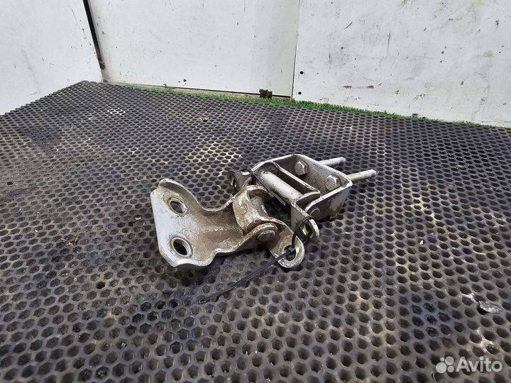 Петля двери задняя правая Great Wall Safe