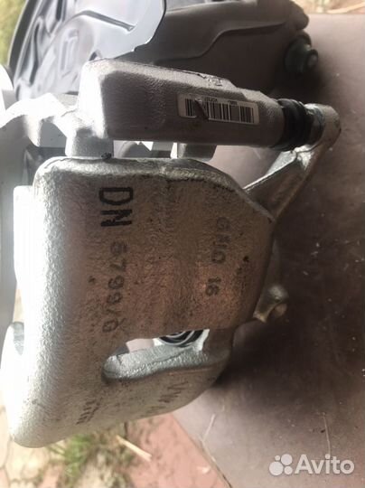 Кулак поворотный в сборе на VW tiguan 1.4