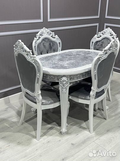 Стол со стульями