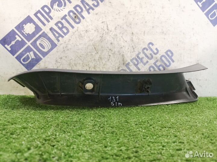 Обшивка крышки багажника правая Mazda 3 Bk хэтчбек
