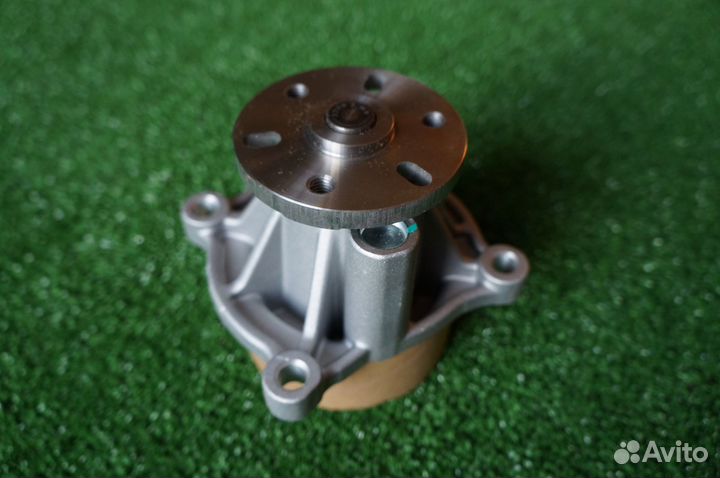 Насос водяной(помпа) 4.4TDV8 Range Rover- LR022688