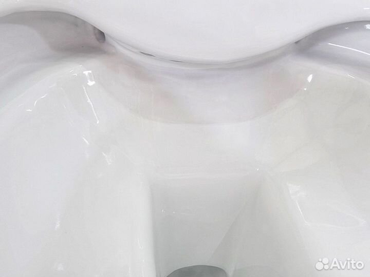 Унитаз подвесной безободковый