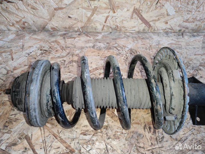 Стойка подвески передняя Volkswagen Transporter T5