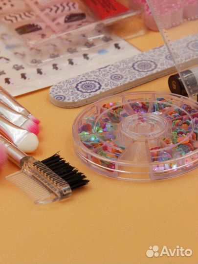 Детская косметика в чемодане