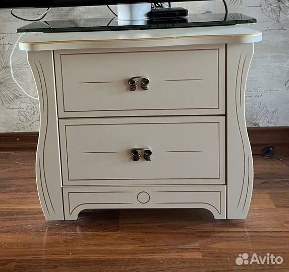 Тумба прикроватная
