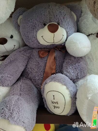 Большой плюшевый медведь