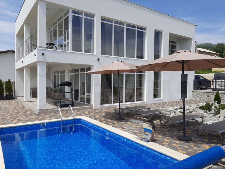 Коттедж 220 м² на участке 8 сот.