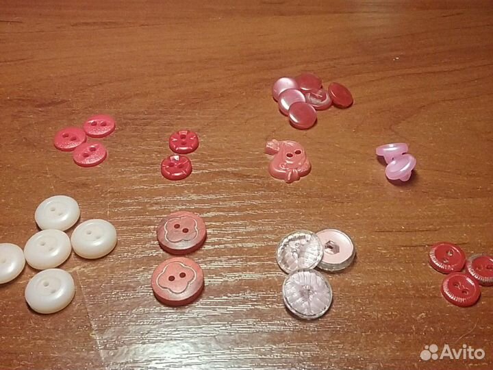 Пуговицы розово-красных тонов