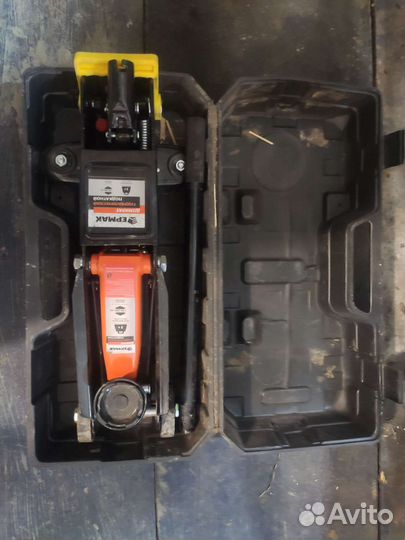 Домкрат подкатной 2 т 