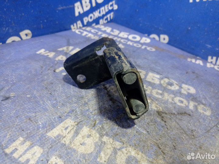 Буксировочный крюк Renault Duster кроссовер 2015