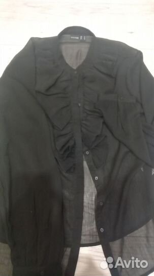 Вязаный полосатый свитер с дырками