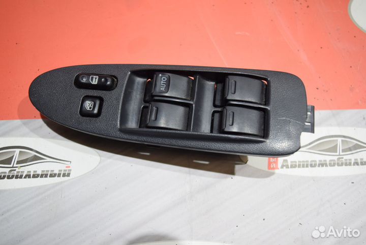 Блок управления стеклами перед право c Toyota Cari