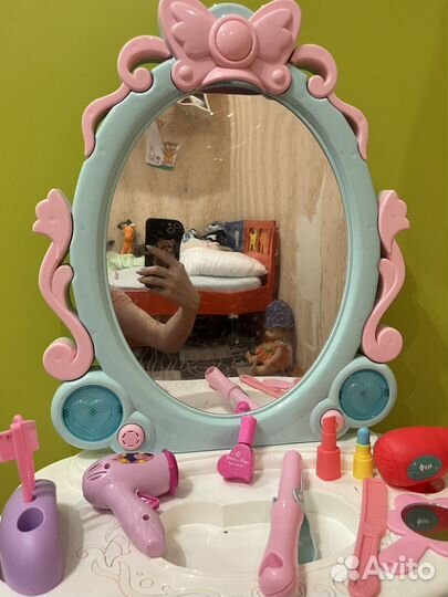 Детский туалетный столик со стулом