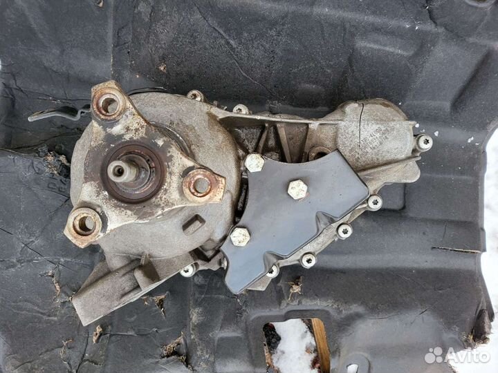 Раздаточная коробка с дефектом Genesis G80 3.0