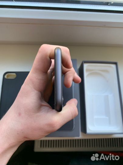 iPhone 8, 64 ГБ
