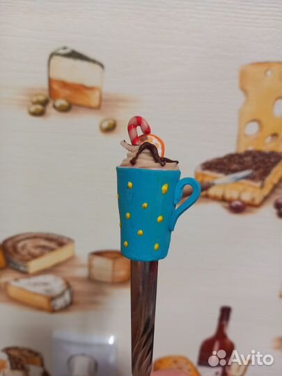 Десертная ложка с украшением из полимерной глины