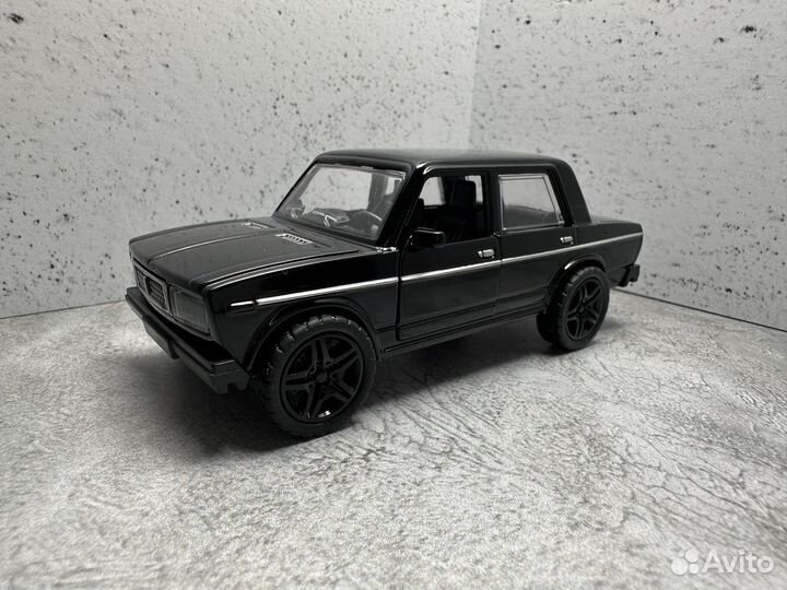 Коллекционная машинка. Модель Ваз-2105