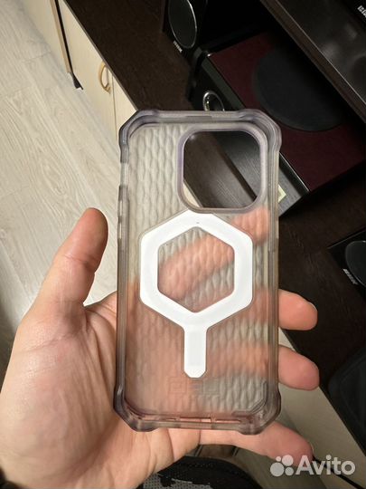 Чехол на iPhone 14 pro UAG