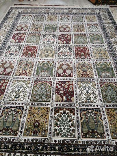 Ковер шерстяной новый