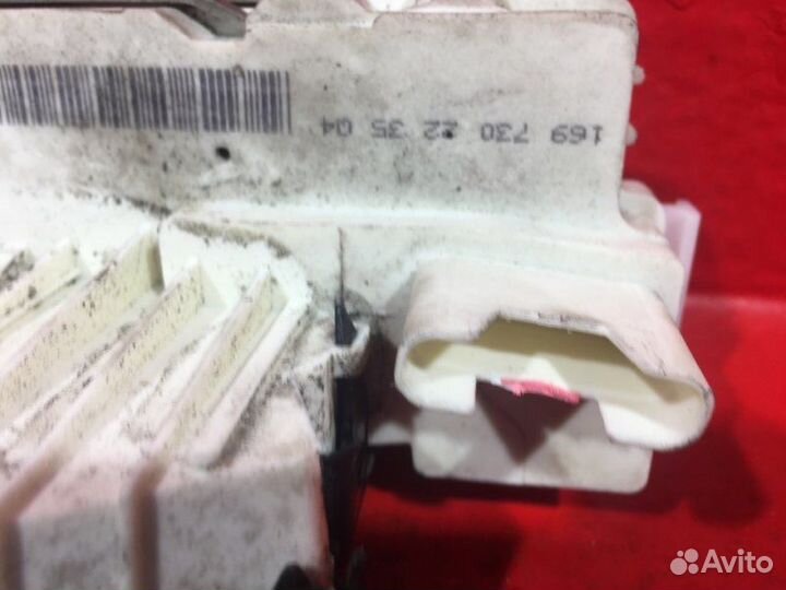 Замок двери задний правый Mercedes-Benz B-Class