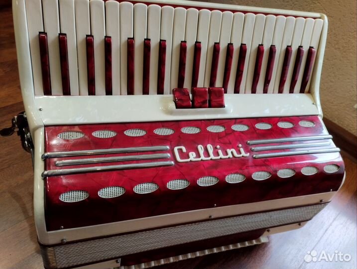Итальянский аккордеон Cellini полный