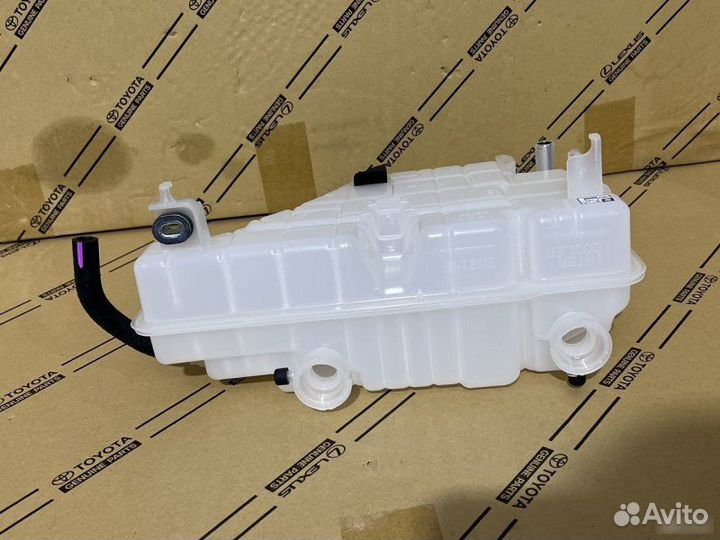 Расширительный бачок Toyota Land Cruiser 300