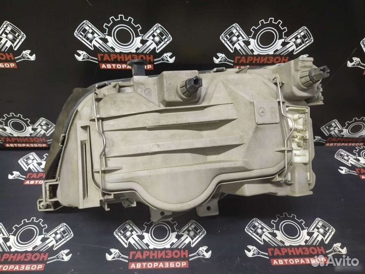 Фара передняя правая mercedes benz