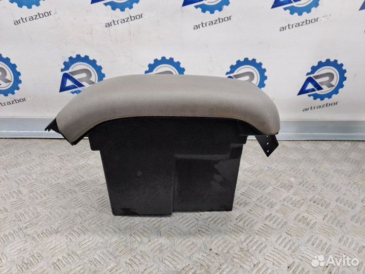 Подлокотник Chevrolet Blazer 4.3 L35 180 Л.С 1998