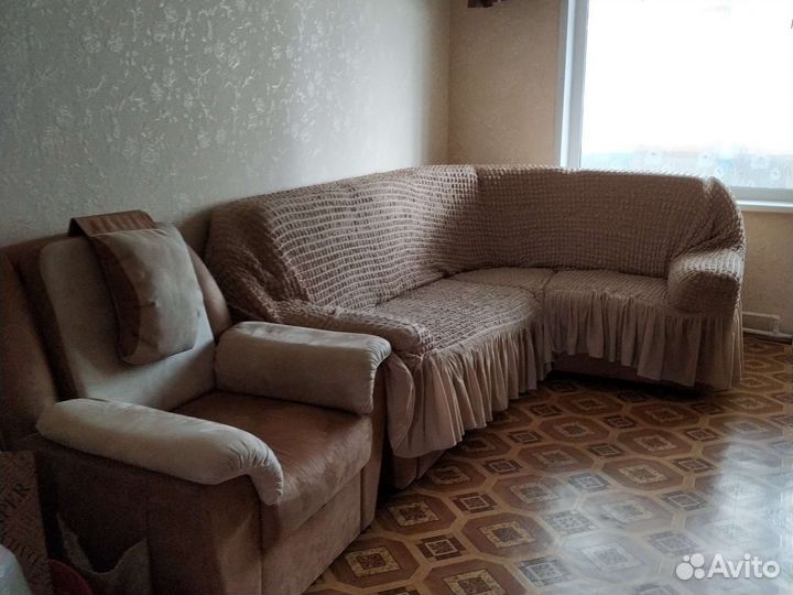 Угловой диван и кресло
