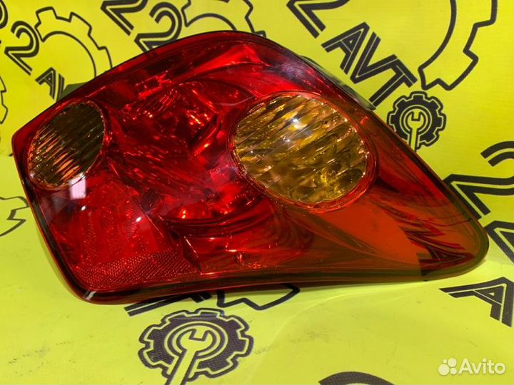 Стоп сигнал задний правый Toyota Ist NCP60 2NZ-FE