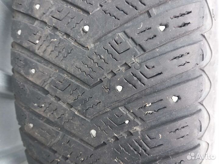 Goodyear Ultra Grip Ice Arctic 2 SUV 215/70 R16