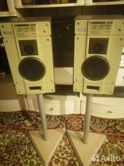 Стойки под колонки аккустику