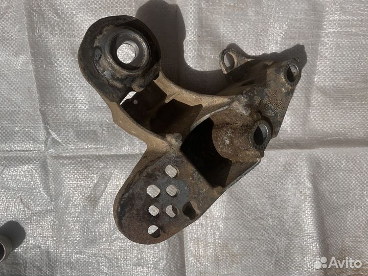 Кронштейн опоры двигателя Audi A6 C5