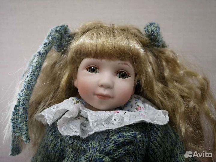 Куклы фарфоровые разные